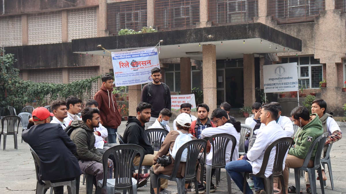 पठनपाठन नियमित गर्न विद्यार्थीको अनसन सुरु