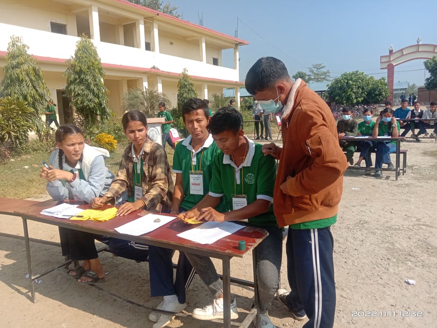 विद्यार्थीलाई नमूना मतदान