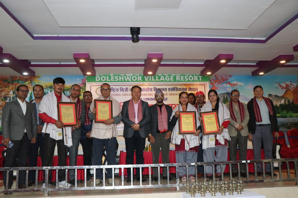 ८३ जना शिक्षकलाई दीर्घसेवा सम्मान प्रदान