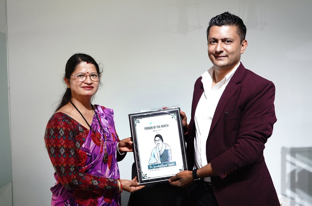 इडियुसञ्जाल महिना व्यत्तित्वद्वारा डा. जानुका पौडेल सम्मानित