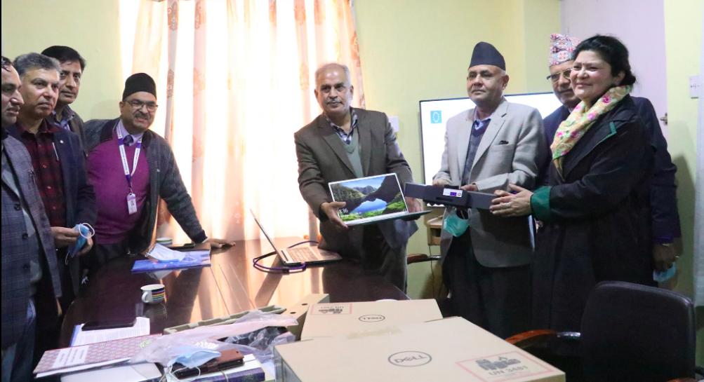 त्रिवि वातावरण केन्द्रीय विभागलाई १० थान कम्प्युटर उपहार