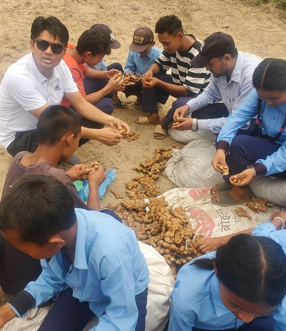 आँबुखैरेनीले सुरु गर्यो पढ्दै कमाउँदै कार्यक्रम