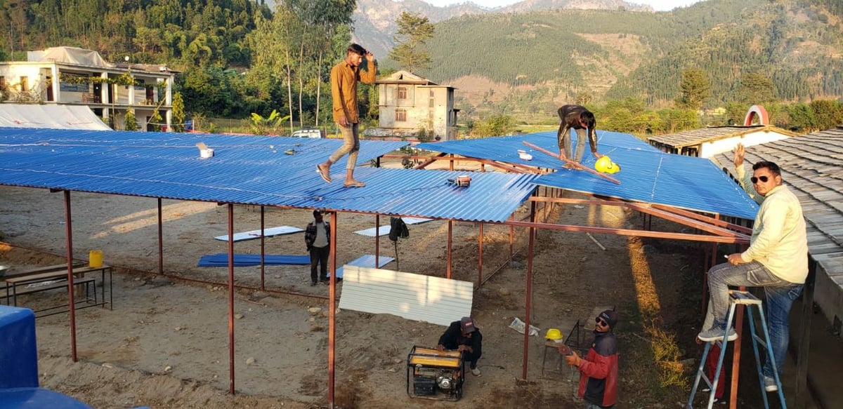 दक्षिणकालीको टोलीले जाजरकोटमा निर्माण गरे अस्थायी कक्षाकोठा