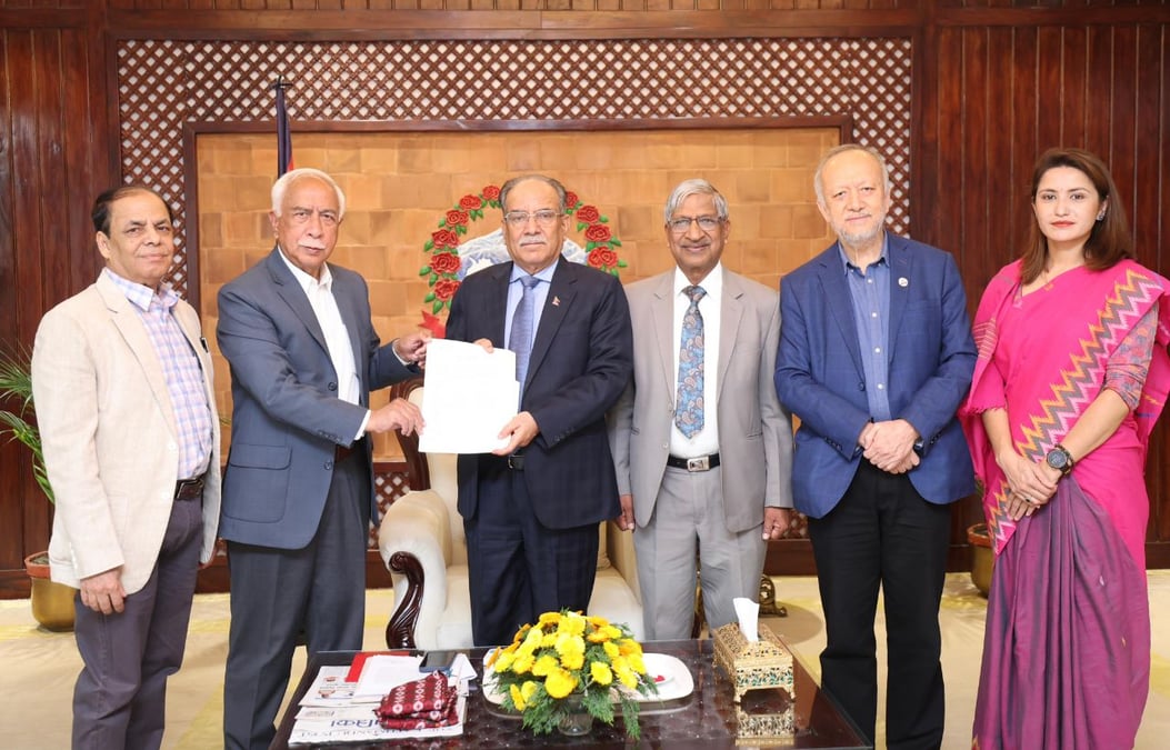 प्राज्ञिकहरूले प्रधानमन्त्रीलाई भने ‘मेरिटोक्रेसी लागू गर्नुभयो, खुसी छौँ’